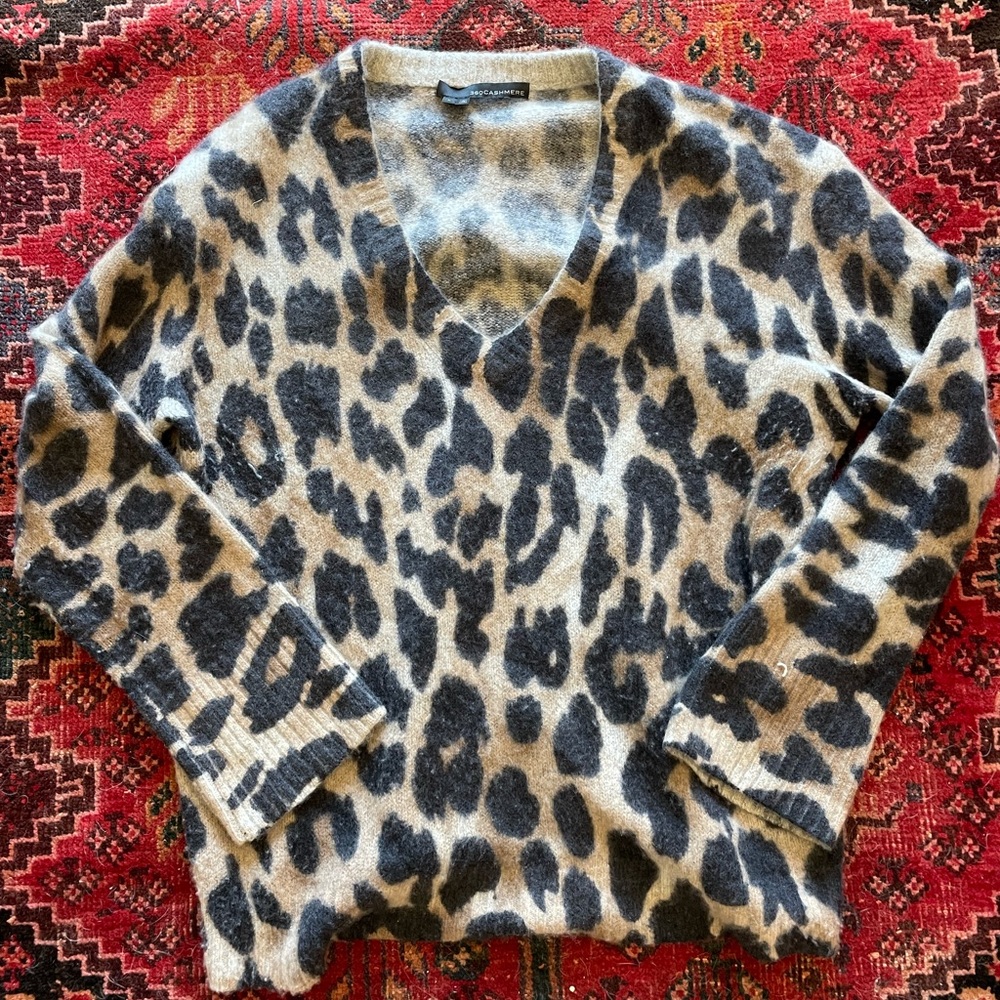 360 Cashmere V neck